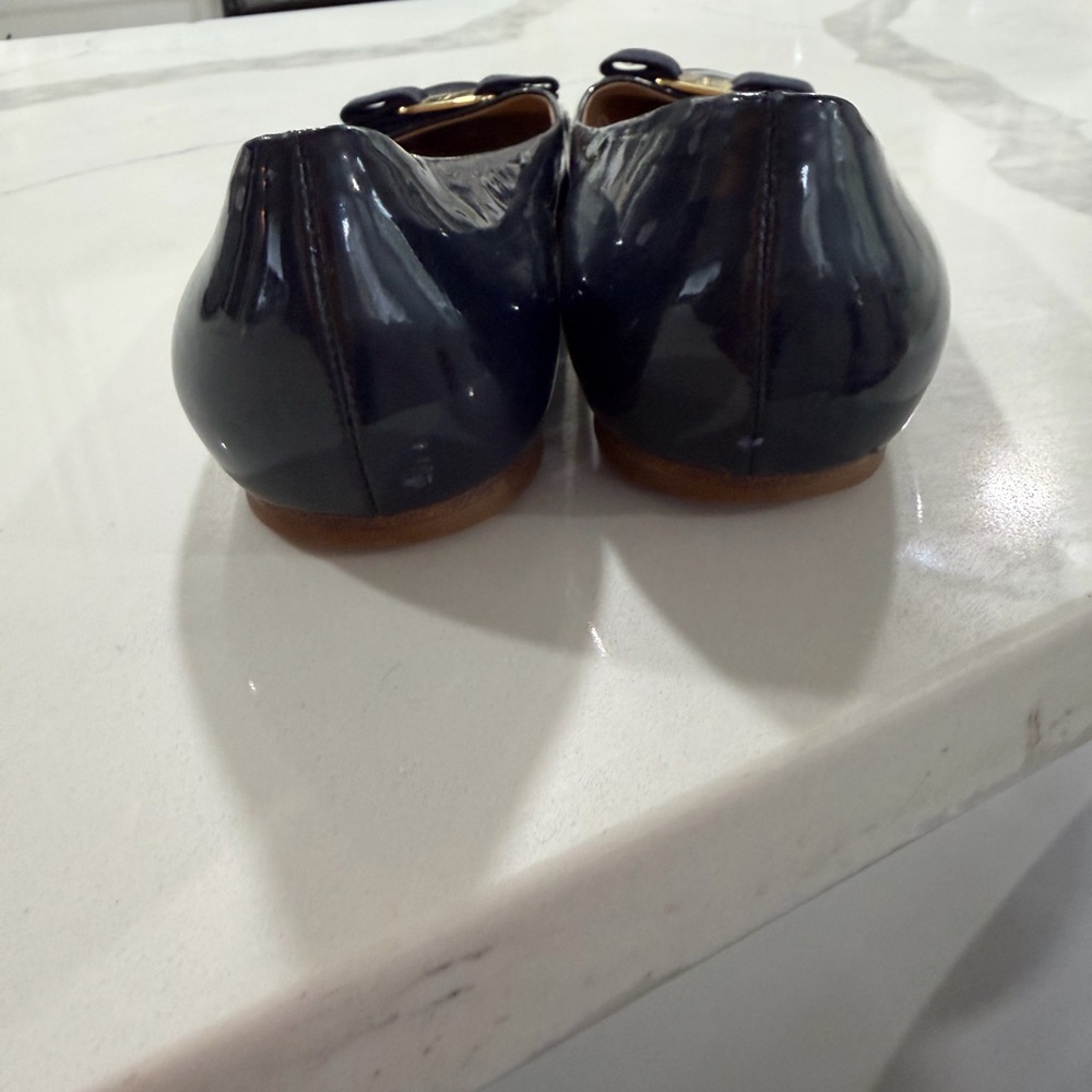 Salvatore Ferragamo Bow Navy Blue Patent Leather Flats Size 9 - Picture 6 of 9